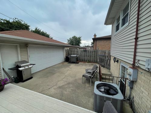 10628 Christiana Ave, Chicago IL 60655-2516 exterior