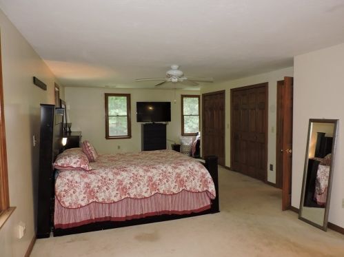 30 Jones Rd, Sutton MA 01590-2705 exterior