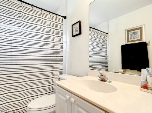 121 29 St, Naples FL 34117-4240 exterior