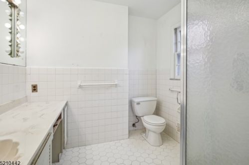 96 Rockledge Dr, Livingston NJ  07039-1121 exterior