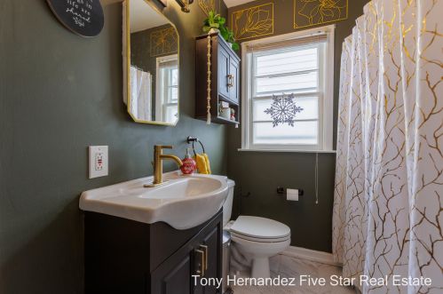 977 Southern Ave, Meskegon MI  49441-2236 exterior