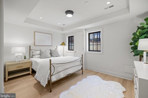 1667 Avon Pl, Washington DC 20007-2959 exterior