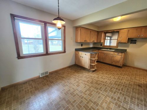 11432 Sunset Ln, Milwaukee WI  53228-2545 exterior