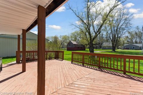 1787 Sashabaw Rd, Brandon MI  48462-9163 exterior