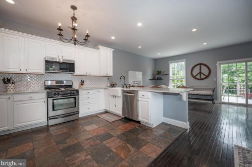 328 Lemonte St, Philadelphia PA 19128-4520 exterior