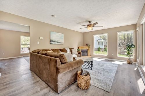 408 Larchmont Ct, Moon Twp PA  15108-9100 exterior