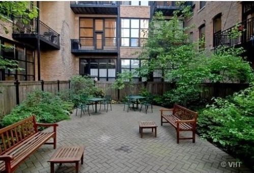 226 Clinton St, Chicago IL  60661-1345 exterior