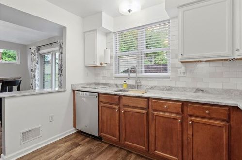 5015 Broad St, Pittsburgh PA  15224-2403 exterior