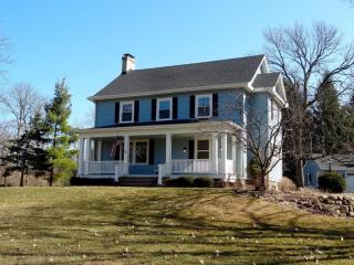 1018 Milwaukee St, Delafield, WI 53018-1627