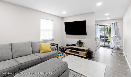 1300 Dahlia Ct, Jackson Twp NJ  08527-4131 exterior