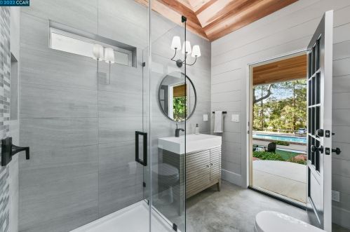 31 Ridge Park Ln, Concord CA 94518-1451 exterior