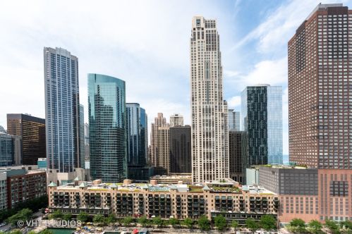 445 North Water St, Chicago IL  60611-5535 exterior