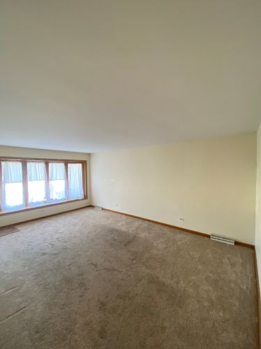 504 Butterfield Rd, Elmhurst IL  60126-4638 exterior