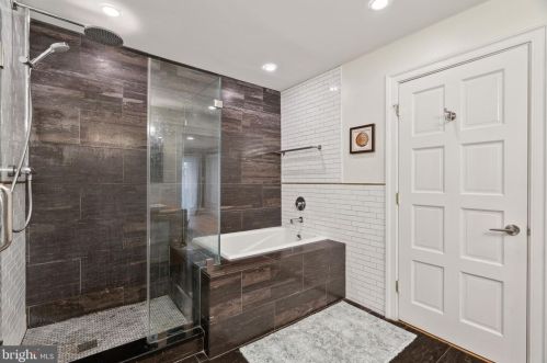 128 Bainbridge St, Philadelphia PA  19147-2402 exterior