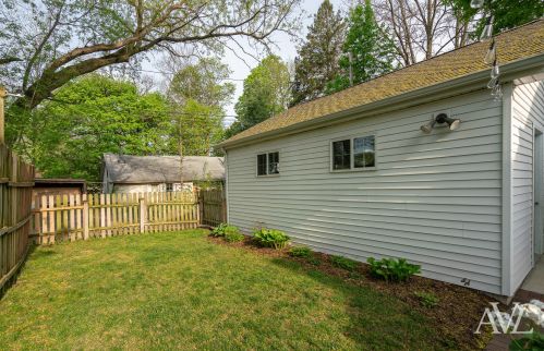 19 Benjamin Ave, Grand Rapids MI 49505-5437 exterior