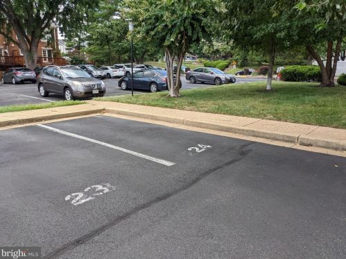 5250 Valley Forge Dr, Alexandria VA  22304-5603 exterior