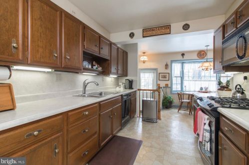 223 Canterbury Dr, Media PA 19086-6645 exterior