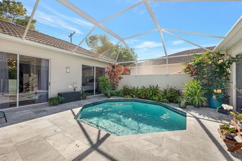 8312 Laurel Lk Blvd, Naples FL 34119-6789 exterior