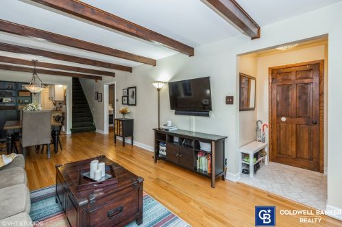 5252 Byron St, Chicago, IL 60641-2549