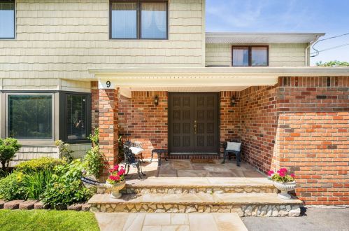 9 Otsego Ave, Huntington Station, NY 11746-8005