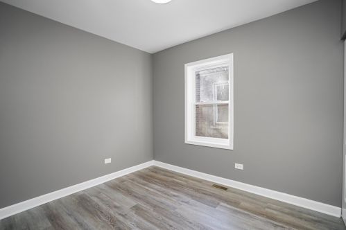 10219 Bensley Ave, Chicago IL 60617-6128 exterior