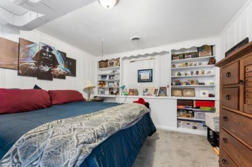 1491 Mohican Dr, Pittsburgh PA 15228-1613 exterior