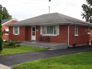 2124 Saint Michael Dr, Lexington KY  40502-1131 exterior