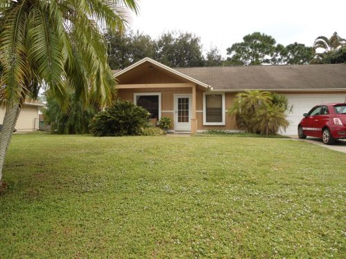 3371 Mcmullen St, Fort Pierce FL 34953-4834 exterior