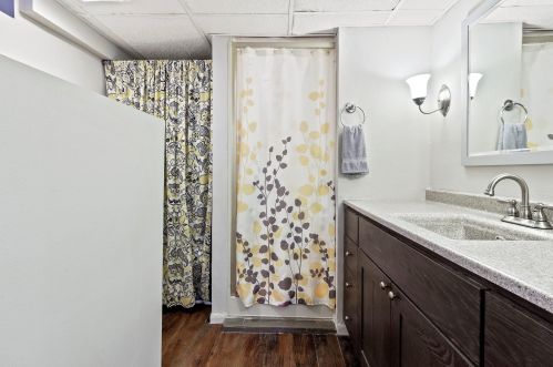 3633 100, Milwaukee WI 53222-2430 exterior