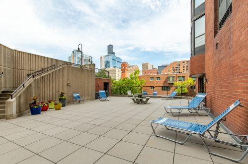 899 Plymouth Ct, Chicago IL  60605-2058 exterior