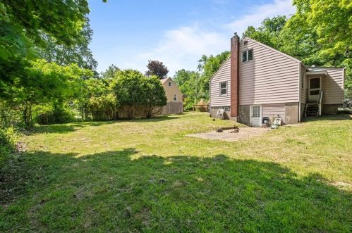 1012 Universal Rd, Pittsburgh PA 15235-3859 exterior