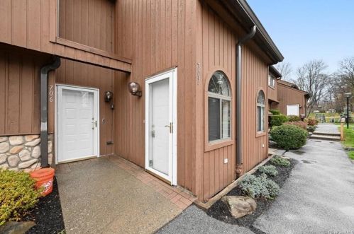 707 Scenic Ln, Poughkeepsie, NY 12603-6917