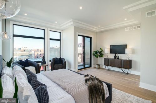 722 Broad St, Philadelphia PA 19146-3119 exterior