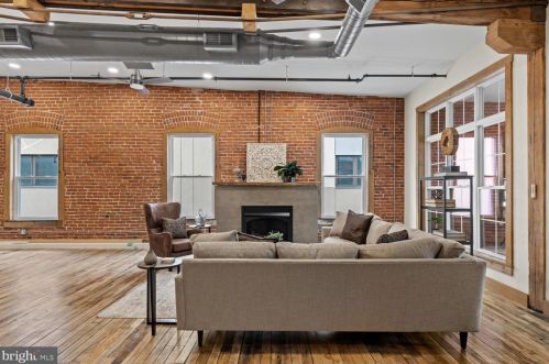 220 Prince St, Lancaster PA 17603-5878 exterior