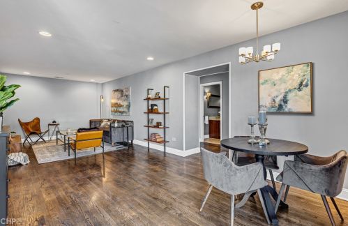 1059 Foster Ave, Chicago, IL 60640-2447