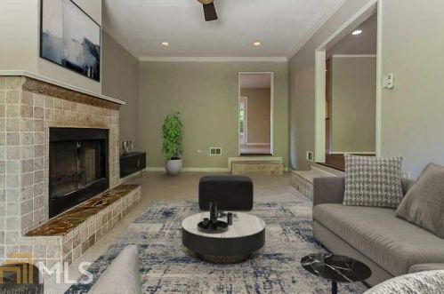 4010 English Oak Dr, Atlanta, GA 30340-1313