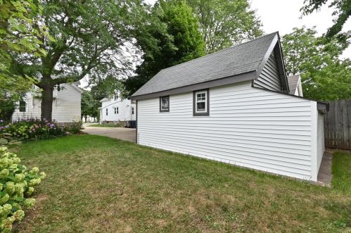 1727 Morgan Ave, Milwaukee WI  53207-3658 exterior