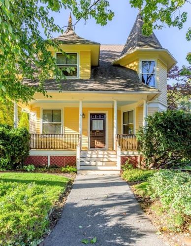 93 Arnold Ave, Providence, RI 02905-3815