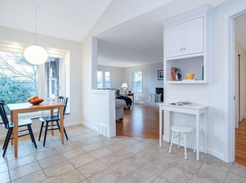 1110 Amostown Rd, West Springfield MA 01089-4309 exterior