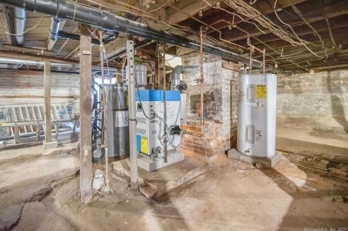 88 Church St, Enfield CT 06082-3332 exterior