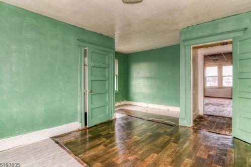 60 Hilton Ave, Maplewood NJ 07040-3223 exterior