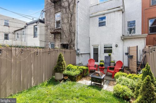 2137 Christian St, Philadelphia PA  19146-1209 exterior