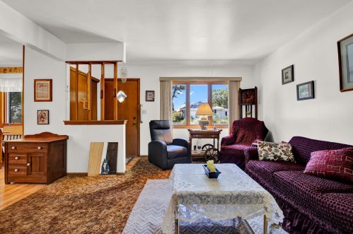 6944 61st St, Milwaukee, WI 53223-5404