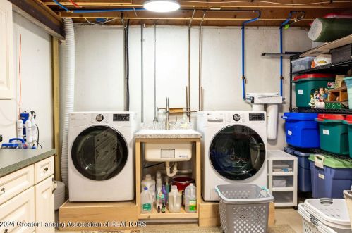 2430 Burcham Dr, East Lansing MI 48823-7246 exterior