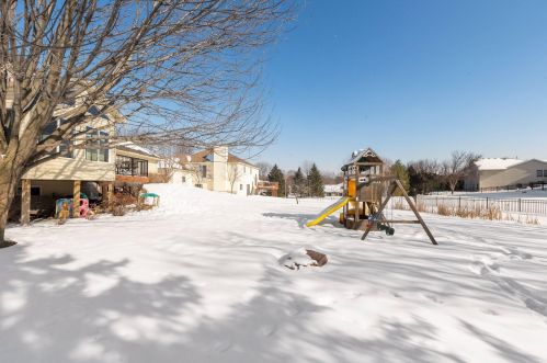 799 Ashley Dr, Chaska MN 55318-1540 exterior