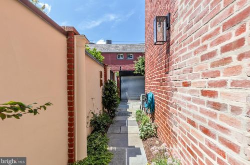 418 5th St, Washington DC  20003-2051 exterior