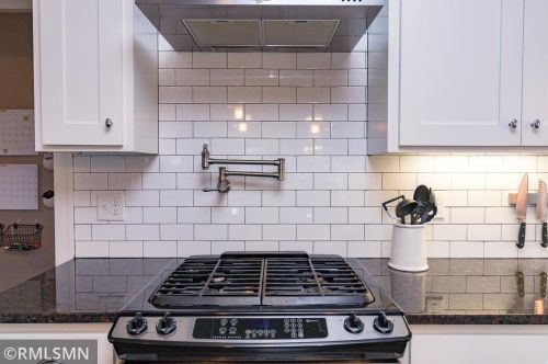 1329 Hartford Ave, Saint Paul MN 55116-1648 exterior