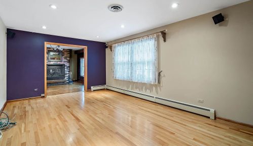 2421 Corona Rd, Waukegan IL 60087-4042 exterior