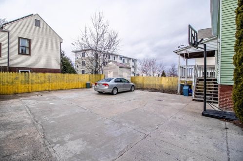 22 Anderson St, Portland, ME 04101-3136