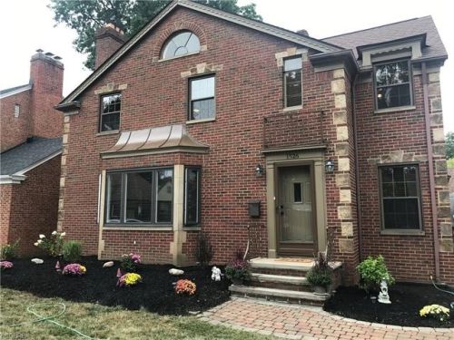 1526 Parkwood Rd, Cleveland OH  44107-4720 exterior